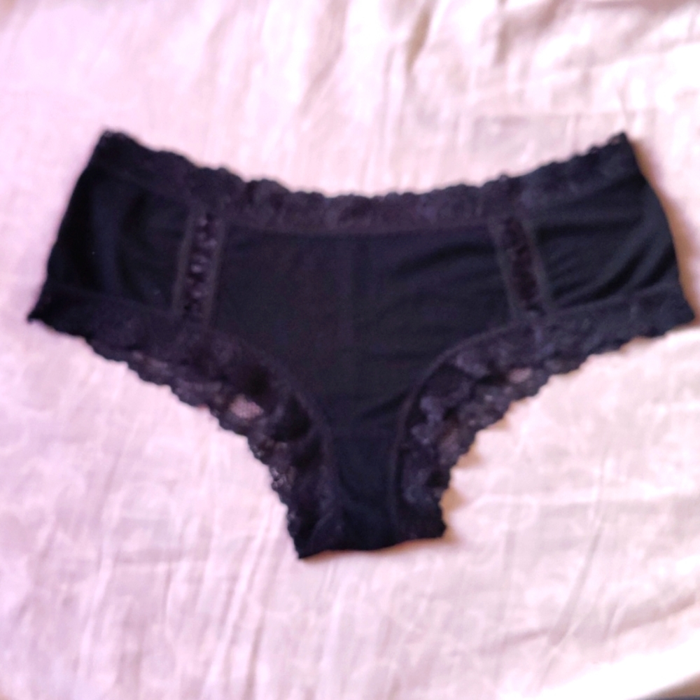 Hush Intimates large black lace & ribbon trimmed cotton boyshort panties